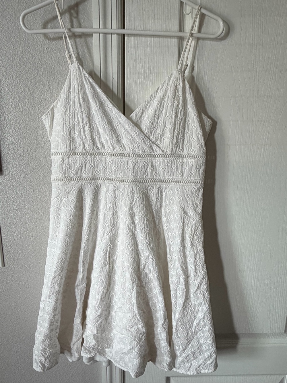 June & Ivy
Elegant White Lace Mini Dress